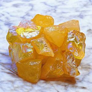 Cristal brut en vrac de pierre brute de Quartz d'aura jaune naturel pour l'équilibre d'énergie de guérison de Chakra de Reiki en gros pour la décoration - Product Image 1