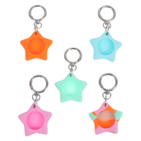 Porte-clés AirTag en silicone et PVC en forme d'étoile - Étui de protection avec couleur et logo personnalisables pour les voyages
