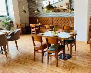 Planches de bois adhésives modernes en PVC de 3 mm de qualité supérieure, résistantes à l'eau, revêtement de sol intérieur robuste pour chambres et villas - Product Image 1