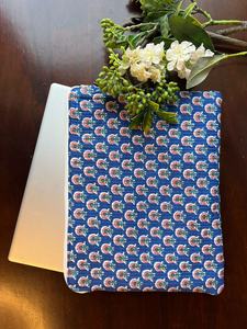 Housse pour ordinateur portable matelassée Blue Booti Durable et légère imperméable avec un style vintage et moderne pour un usage quotidien au bureau - Product Image 2