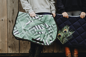 Collection personnalisée Ensemble d'équitation Selle de dressage Plume de paon Sublimation Anglais Sublimation Tapis de selle Premium OEM - Product Image 6