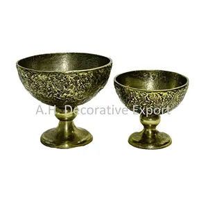 Decorative Factory Sale Metal Bowl on Round Base Antique New Design Round Shape Flowers Display Bowl for Table Centerpiece