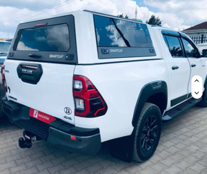 Toyota Hilux 2023 4x4 Usada a Precio Accesible - Product Image 2