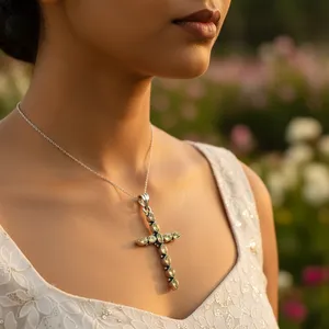 Colgante de Cruz de Peridoto en Plata 925 con Baño de Rodio y Oro Rosa Hecho a Mano - Product Image 3