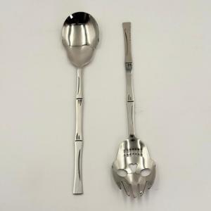 Nouvel ensemble de 2 cuillères et fourchettes à salade en acier inoxydable au design tête de mort, finition polie brillante, légères pour un service facile - Product Image 1