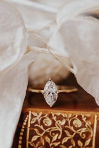 Anillo de compromiso de solitario de diamante de corte Marquesa de oro sólido de 10K - Product Image 6