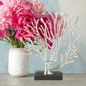 Sculpture moderne en aluminium de branches d'arbre avec base noire Art décoratif en métal pour la maison, le bureau et l'affichage de table - Product Image 2