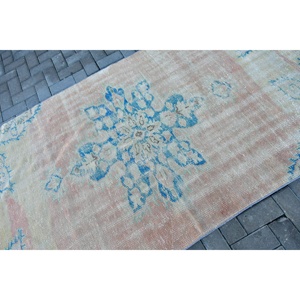 Alfombra Turca Vintage de 4.4x7.5 pies (135x230 cm), Alfombra Azul con Diseño de Patchwork - Product Image 5