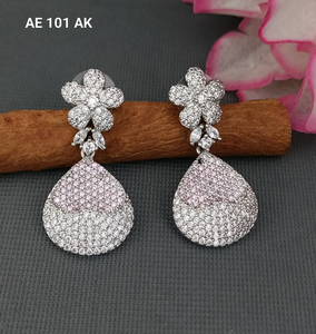Boucles d'oreilles traditionnelles avec des détails étincelants et une brillance durable, parfaites pour toute la journée en provenance d'Inde - Product Image 2