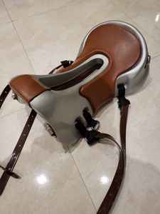 Sillín de resistencia de árbol de fibra "Classic Saddle" disponible en muchos colores, duradero, ligero y duradero al mejor precio - Product Image 2