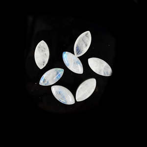 Cabochons de pierre de lune naturelle calibrés, coupes Marquise et Trillion, grenat blanc et rouge, tailles 9x16mm et 10x20mm - Product Image 2