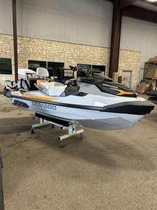 OFERTA ESPECIAL 2025 Sea-Doo FishPro Trophy 170 Moto Acuática de 2 Tiempos, 226-300HP, 3 Asientos, Aluminio - Product Image 5