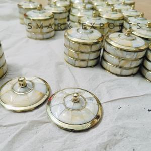 Caja Decorativa Impermeable de Latón Antiguo para Guardar Sándalo, Hecha a Mano con Incrustaciones de Madreperla, para Polvo de Vermilion Religioso - Product Image 5