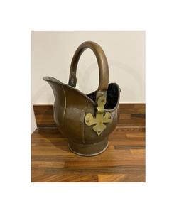 Polished antique style <b>brass</b> <b>coal</b> bucket for <b>coal</b> storage in charming vintage country style heritage home interiors - Product Image 6