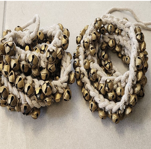 Ghungroo en laiton efficace attaché avec du fil de coton ou une corde pour les cloches de Kathak parfait pour les artistes disponibles au prix de gros - Product Image 1