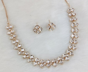 Conjunto de collar de moissanita de calidad superior Conjunto de desgaste mínimo Perfecto para complementos de fiesta de Navidad Ropa étnica y Occidental - Product Image 1