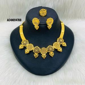 Ensemble de collier chaîne de pull de luxe en tungstène plaqué or africain sur mesure avec des détails faits à la main et un design vibrant - Product Image 6