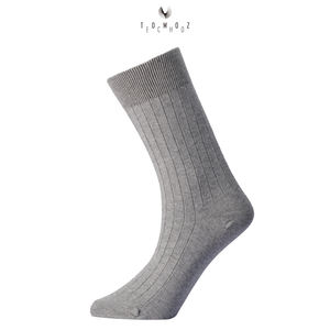 Chaussettes en cachemire élégantes et polyvalentes, chaussettes luxueuses pour femmes, bas doux mi-tube, logo personnalisé - Product Image 1