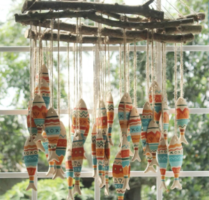 Decoración de peces de madera pintada a mano 15cm decoración colorida ecológica para el hogar hecha de madera natural - Product Image 2