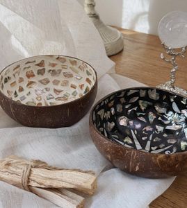 ชามเปลือกมะพร้าวฝังมุกอย่างประณีต สำหรับตกแต่งอาหารหรูหรา ผลิตจากไม้ไผ่เคลือบเงาอย่างยั่งยืน งานฝีมือสั่งทำพิเศษ - Product Image 4