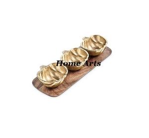 Serveur à noix en aluminium fait à la main avec plateau en bois, qualité supérieure, couleur or, pour fournisseur en gros - Product Image 1