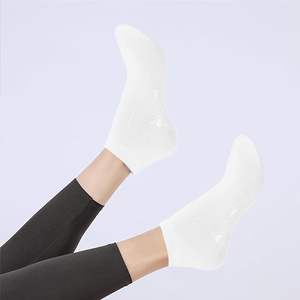 6 pares de calcetines de yoga con empuñaduras para mujer, Calcetines antideslizantes para Pilates y Ballet Barre 90% algodón combinado 5% poliéster 5% Spandex - Product Image 3