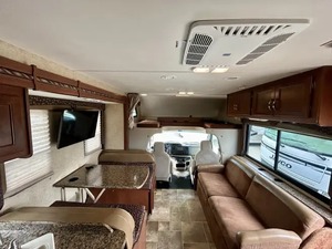 Autocaravana T-H-O-R RV MOTORCOACH 28H USADA de 2015 Lista para la Venta - Product Image 2