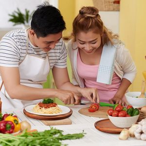 จานและจานโลหะทรงกลมปลอดภัยพร้อมดีไซน์แบบวางซ้อนกันได้เหมาะสำหรับการจัดเก็บขายส่ง - Product Image 2