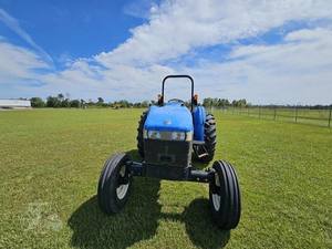 Tractor Agrícola New Holland TT60A 4WD con Motor de Componentes Clave - Product Image 3
