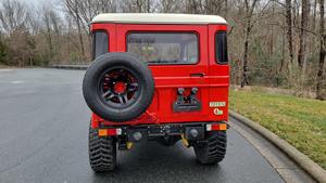 Toyota FJ40 Hardtop 4x4 de 1978, restaurée, transmission manuelle, SUV/Crossover - Product Image 3