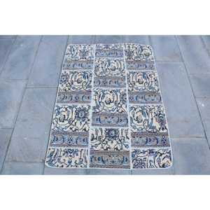 Alfombra Turca Vintage, Alfombra Pequeña de 3x4.1 pies, Alfombra de Lana con Estampado Animal Azul y Blanco - Product Image 1