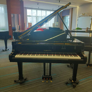 Piano de cola Yamahas G3E de segunda mano, tono rico y cálido, calidad de exportación, uso de música profesional, Japón - Product Image 1