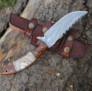 Cuchillo de Supervivencia para Caza al Aire Libre, Hecho a Mano, de Acero de Damasco de Alta Calidad, con Mango de Madera, Personalizado con Funda - Product Image 5