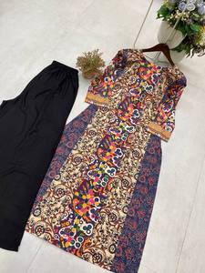 PARA ESTA PRÓXIMA TEMPORADA DE NAVARATRI, NUESTRO EXCLUSIVO PAR DE SALWAR KAMEEZ REVERSIBLE DE RAYÓN CON ESTAMPADO MODERNO PARA DIWALI Y BODAS - Product Image 6