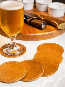 Posavasos de cuero elegantes con pátina natural y acabado liso perfecto para mesas rústicas y casas con estilo - Product Image 2
