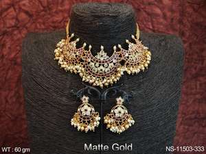 Bijoux Kemp Ensemble de colliers Kemp plaqué or mat de belle conception pour la fête - Product Image 4