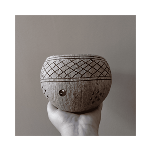 Cuenco con diseño de concha, decoración de estilo costero, material: cáscara de coco tallada; uso: decoración de estilo de vida, origen Vietnam, hecho a mano - Product Image 4