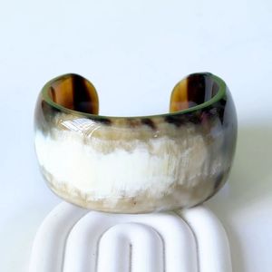 กำไลแตรทำด้วยมือและสร้อยข้อมือสำหรับสไตล์ในชีวิตประจำวัน - Product Image 1