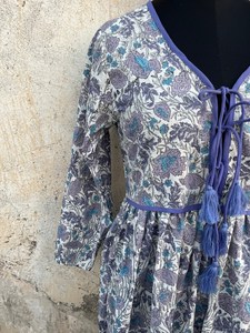 ชุดแมกซี่เดรสผ้าฝ้าย100% พิมพ์ลายดอกไม้มีพู่สไตล์อินเดียแบบลำลอง - Product Image 2