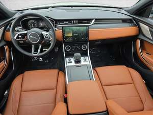 Jaguar XF P300 R-Dynamic SE AWD 2024 d'occasion, incroyablement parfait, faible kilométrage, en stock, proposé à un prix fantastique - Product Image 3