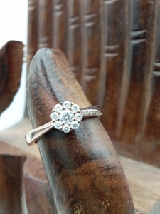 Bague de Fiançailles Classique pour Femme, Solitaire Fin en Diamant Rond VVS Cultivé en Laboratoire, Or 14k 18k, Certifié IGI, Idéale pour les Fêtes - Product Image 5