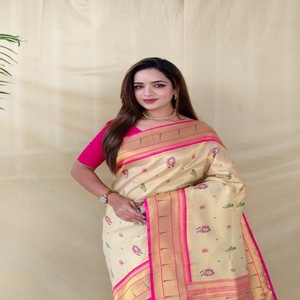 VASTRA COTTAGE Elegante Saree de Seda con Motivos Butti, Pallu de Inspiración Folclórica, Borde Rosa en Contraste y Blusa a Juego - Product Image 3