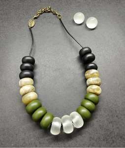 Collar de cordón de cuero/resina completa de lujo a la moda, Pendientes colgantes de resina brillante, joyería para mujer, collar de diseñador, productos - Product Image 3