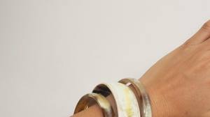 Exclusivo brazalete de cuerno artesanal accesorio de moda artesanal ecológico para uso en Bodas/fiestas de mujeres modernas a bajo precio - Product Image 5