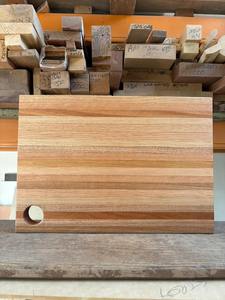 Planche à découper en bois élégante Planche à découper de cuisine durable Idéale pour les restaurants, les cafés et la préparation alimentaire professionnelle - Product Image 5