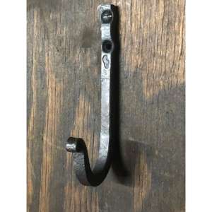 Crochet porte-clés élégant en fer forgé avec des détails de défilement complexes et parfait pour les intérieurs vintage et rustiques - Product Image 4