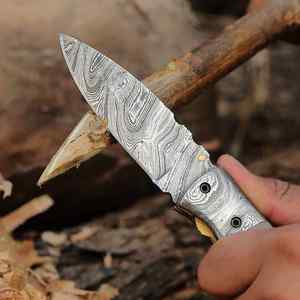 Cuchillo plegable de acero de Damasco hecho a mano personalizado, cuchillo de bolsillo, cuchillos de caza con Funda de cuero - Product Image 4