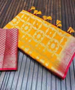 Sari de Tela para Bodas Indias y Fiestas con Detalles en Terciopelo, Material de Seda y Rayón - Product Image 6