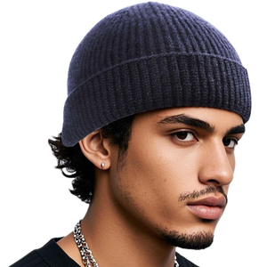 Gorro de Invierno de Lana Tejida Vintage con Patrón de Letras para Uso Unisex en Deportes, Esquí y Viajes - Diseño Cálido y Cómodo - Product Image 1