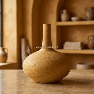 Vase à col long en terre cuite rustique jaune Palu M, pot en argile artisanal, récipient décoratif en grès, vente en gros - Product Image 6